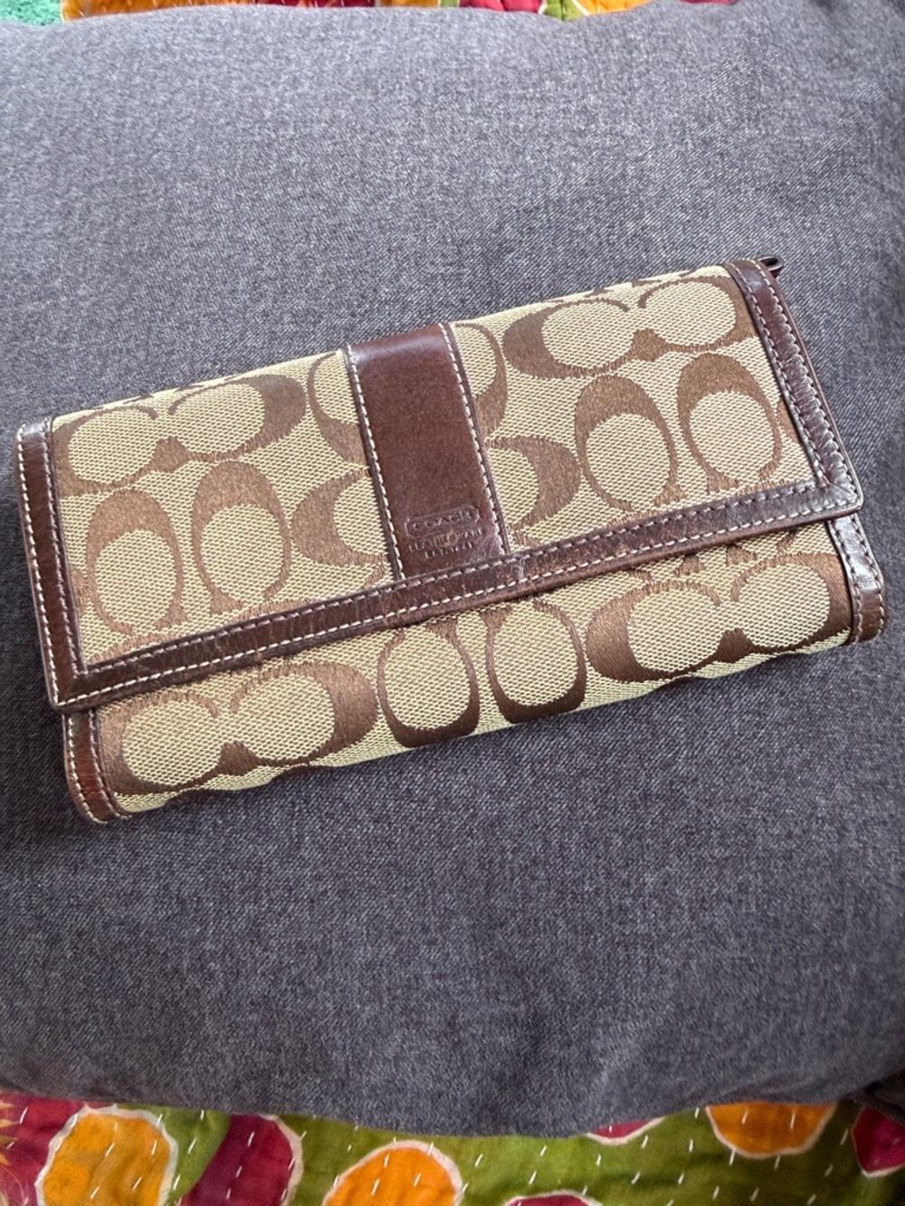 COACH Signature Checkbook Trifold Clutch Wallet With Jacquard Fabric & Leather - Picture 3 of 11